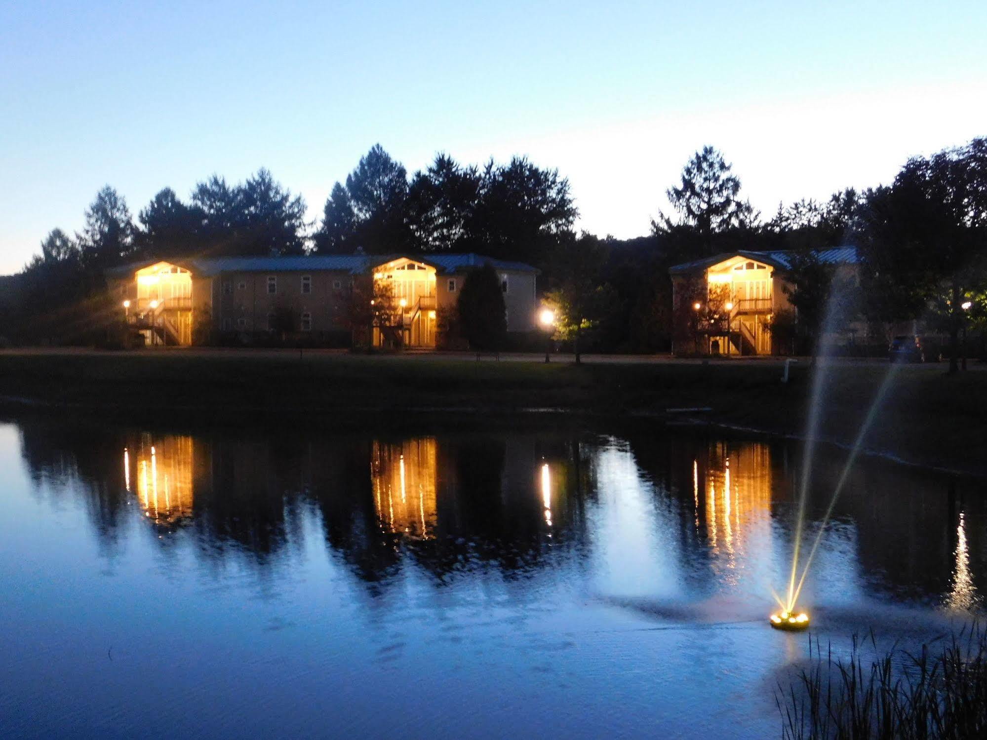 Fairway Suites At The Peak French Creek المظهر الخارجي الصورة